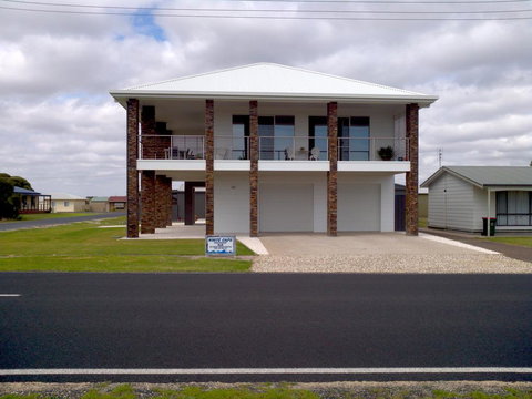 White Caps B&B Apartment - Renee 0