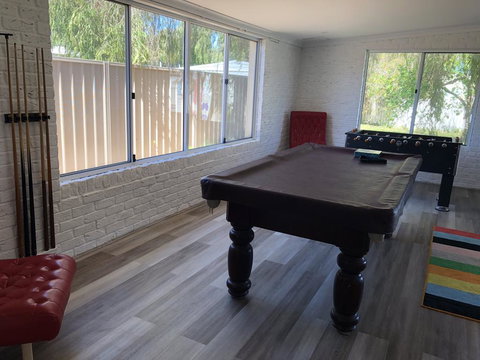 White Cottage - Renee 0