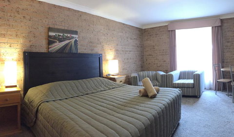 White Lanterns Motel - Swimm 1