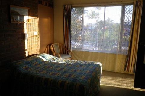 White Lanterns Motel - Swimm 2