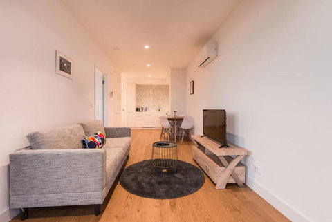 Whitehorse Tower Deluxe 1 Bedroom With View - Qld Realsetate 2