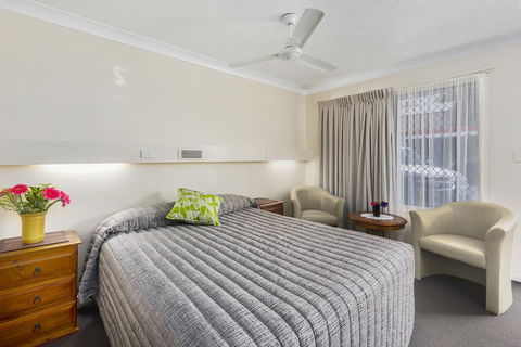 Whiteoaks Motel & Lodges - Petrol Stations 3