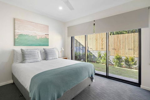 WHITSUNDAY Brand New Townhouse Close To Boardwalk - Internet Find 3