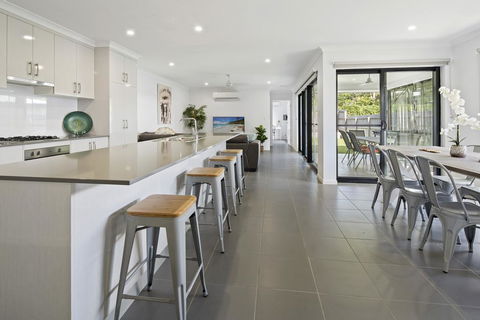 Whitsunday Family Escape - Internet Find 0