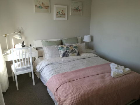 Whole Storey 2 Bedrooms+Kitchen+Living Room In Glen Waverley - Renee 2