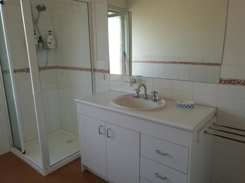 Whole Storey 2 Bedrooms+Kitchen+Living Room In Glen Waverley - Renee 1