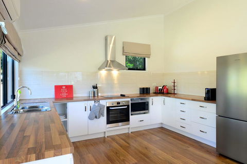 Wild Rose Cottage- Kiaroo, Kangaroo Valley - Renee 1