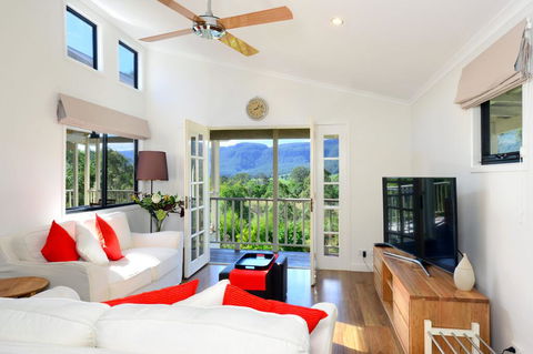 Wild Rose Cottage- Kiaroo, Kangaroo Valley - Renee 2
