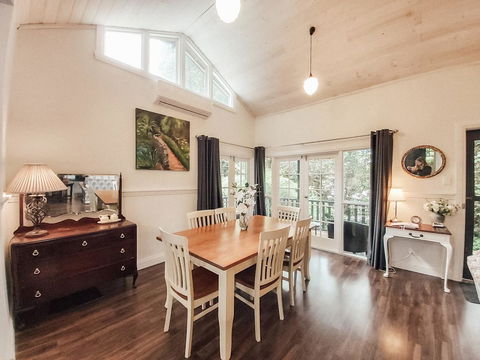 Wildflower Cottage - Renee 0