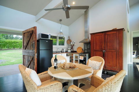 Willabrook Retreat - Mojo Cottage - Romantic Escape! - Renee 3