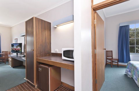 William Dutton Motel - Renee 2