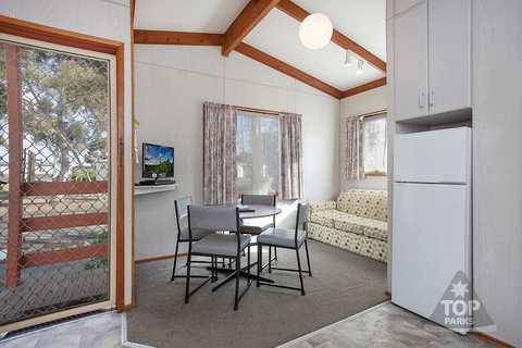 Wimmera Lakes Caravan Resort - Renee 3