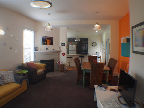 Windsor Cottage - Swimm 2