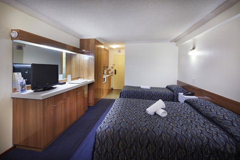 Windsor Lodge - Renee 2