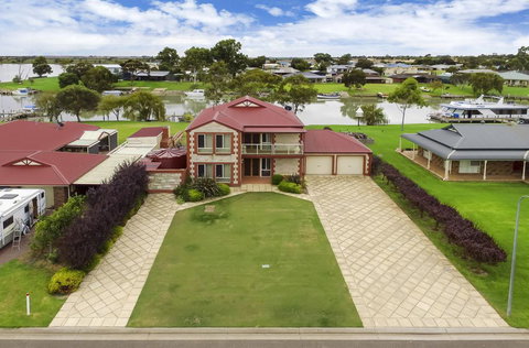 Windy's At Wellington - Swimm 1