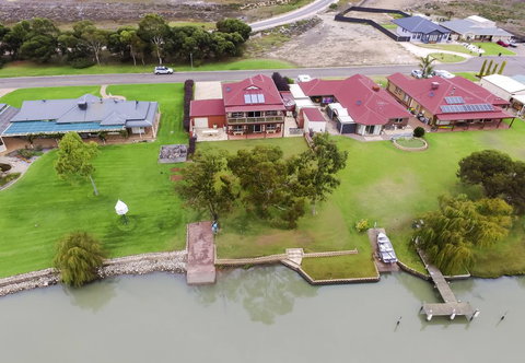 Windy's At Wellington - Swimm 3