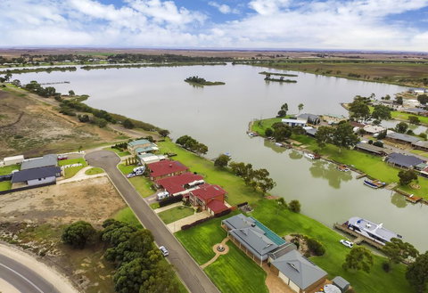 Windy's At Wellington - Swimm 2