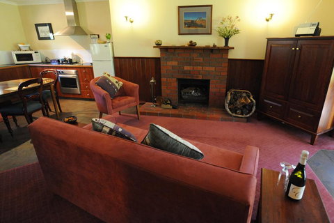 Wintarni Olives Cottage - Qld Realsetate 0