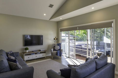 Winter Home - Our Place At Bright - Renee 2