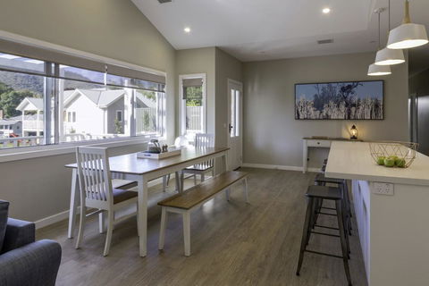 Winter Home - Our Place At Bright - Renee 3
