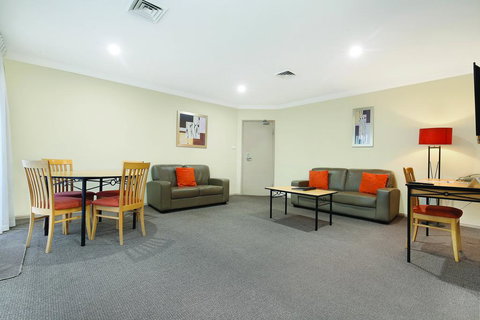 Wollongong Serviced Apartments - Swimm 1
