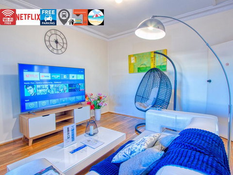 Wollongong Station Holiday House With Wi-Fi,75 Inch TV, Netflix,Parking,Beach - Internet Find 0