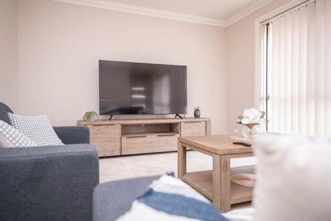 Wonderful Windred Modern, Comfy, Quiet - Swimm 3