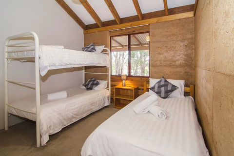 Woodstone Grass Tree Cottage - Renee 3