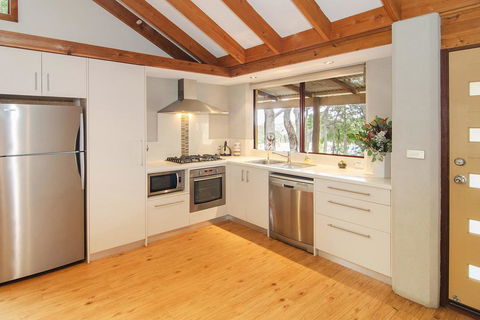 Woodstone Grass Tree Cottage - Renee 1