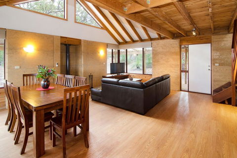 Woodstone Kookaburra Cottage - Renee 2