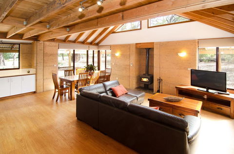 Woodstone Kookaburra Cottage - Renee 3