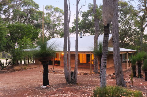 Woodstone Possum Cottage - Renee 0