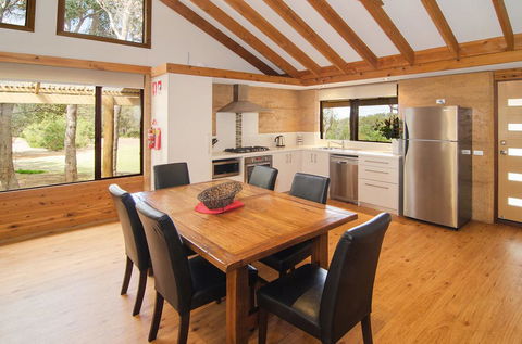 Woodstone Possum Cottage - Renee 2