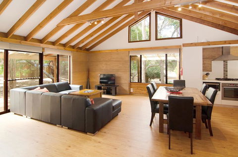 Woodstone Possum Cottage - Renee 3