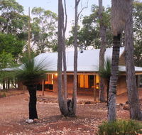 Woodstone Possum Cottage - Renee