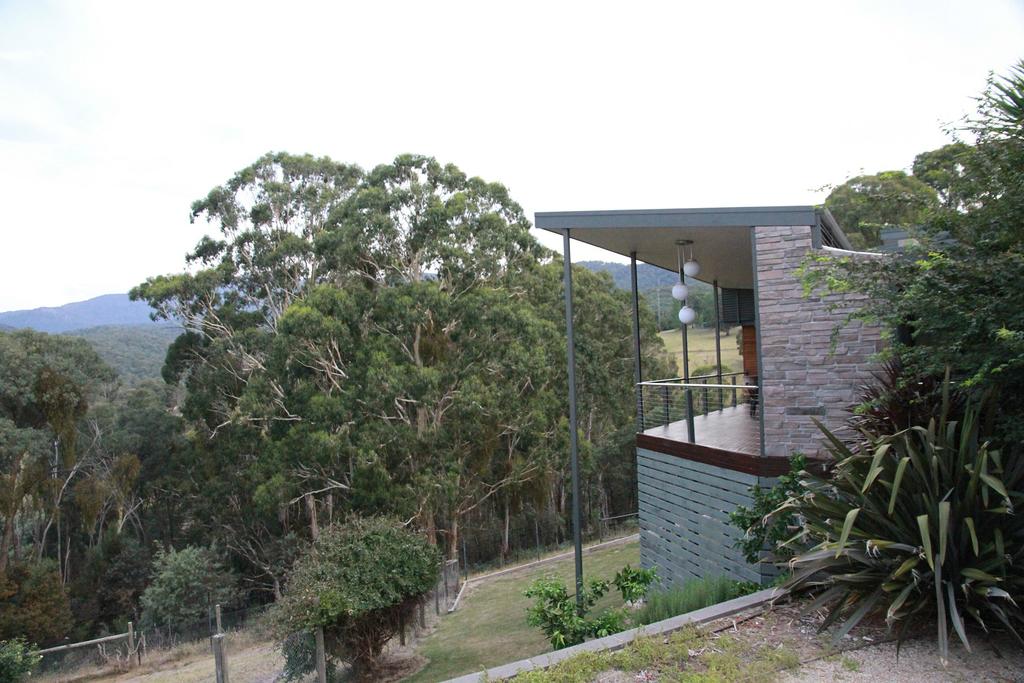 Enochs Point VIC Internet Find