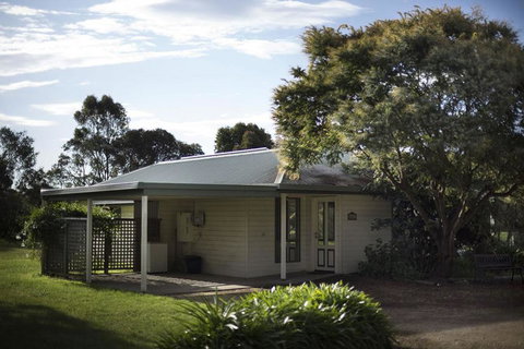 Woongara Cottage - Pet Friendly Country Retreat - Swimm 1