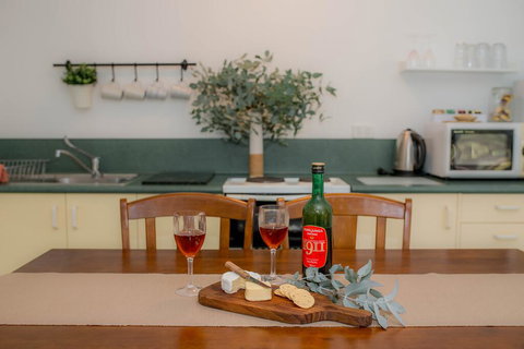 Woongara Cottage - Pet Friendly Country Retreat - Swimm 2