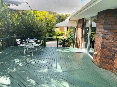 Woorim Secluded Palms Villa - Qld Realsetate 0