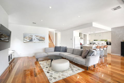 Xus Residence - Renee 2