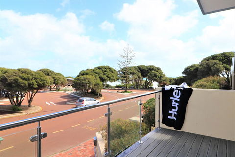 Yallingup Beach Resort - Petrol Stations 2