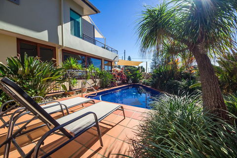 Yamba Beach Motel - Petrol Stations 1