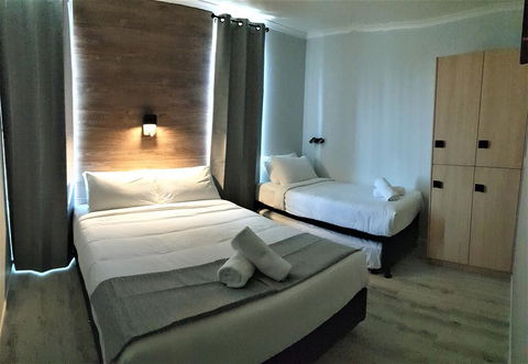 Yamba Central Hotel And Backpackers - Petrol Stations 0