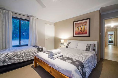 Yallingup Pet Friendly Bush Retreat - Petrol Stations 2