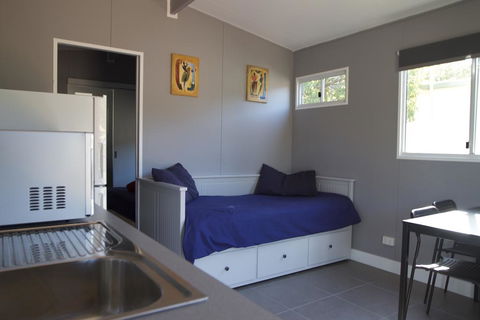 Yandina Caravan Park - Swimm 0
