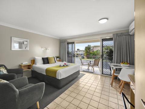 Yamba Sun Motel - Petrol Stations 0