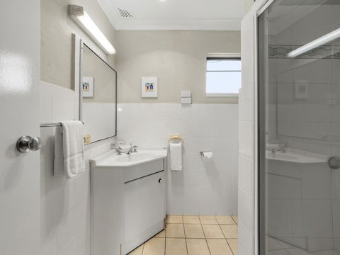 Yamba Sun Motel - Petrol Stations 2
