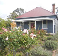Yarram Cottage Art and Accommodation - Renee