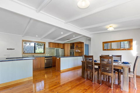 YARRABEE - The Perfect Getaway! - Petrol Stations 1