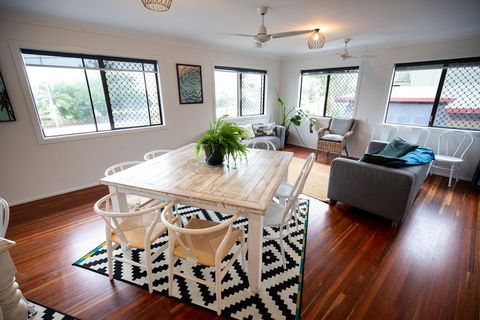 Yeppoon Beachhouse - Internet Find 2